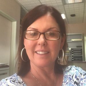 Meet your Posher, Laurie